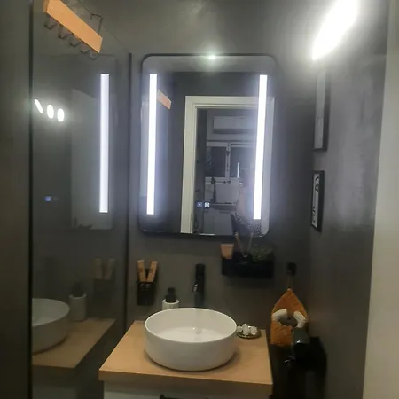 Luxury Apartment Close To Metro Athens Exterior photo
